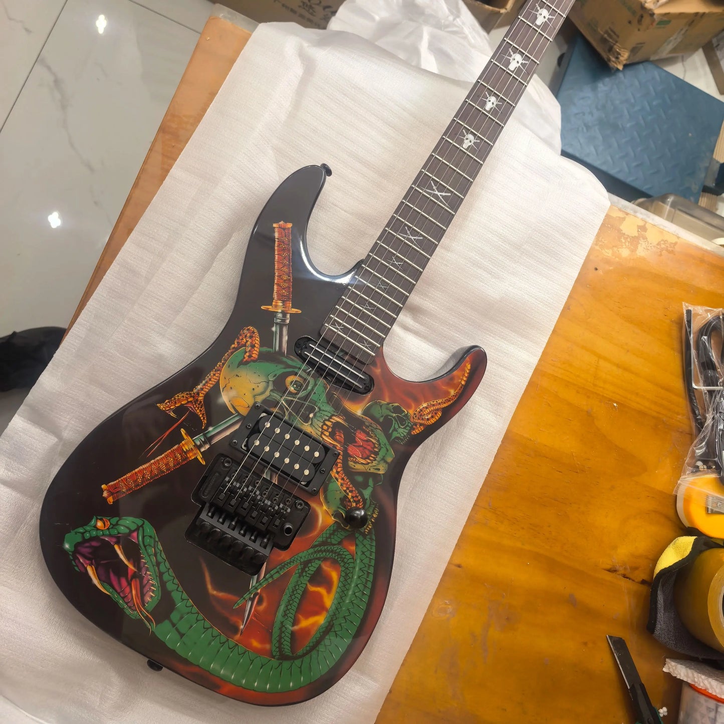 Handmade Green Electric Guitar with Snake Print Panel, 6-series Rock Jazz Style Suitable As A Performance Instrument